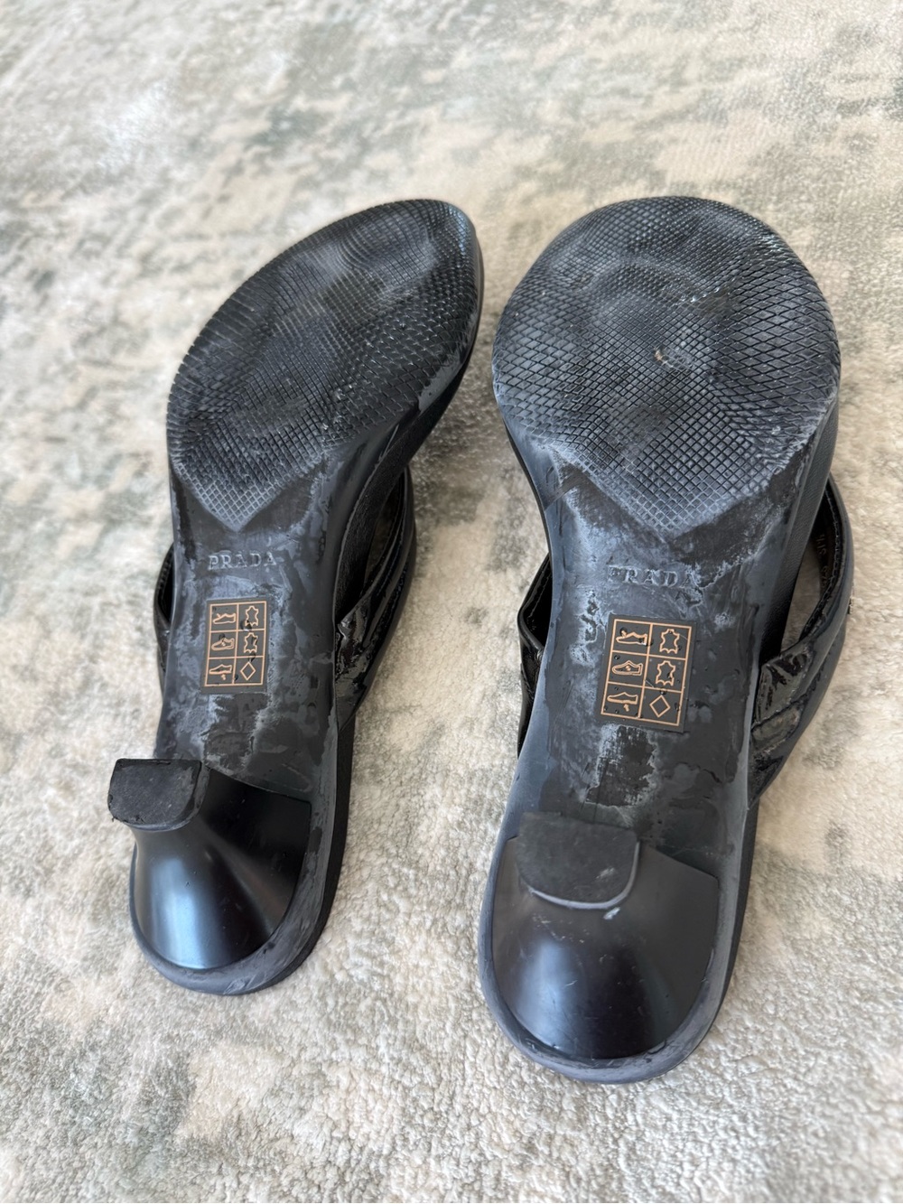 Prada Black Patent Leather Thong Kitten Heel Sandals with Silver Logo - Picture 6 of 6